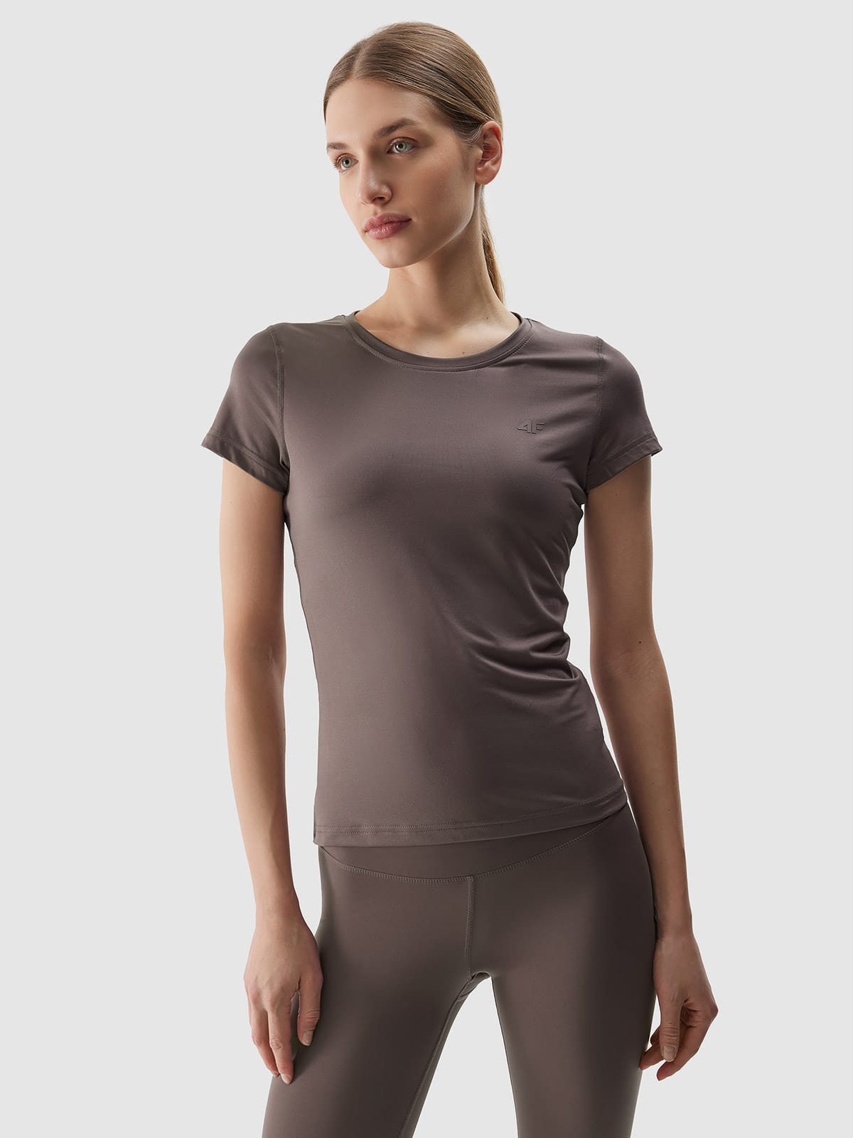 Tricou antrenament maro deschis pentru femei din materiale reciclate si croiala slim 4F