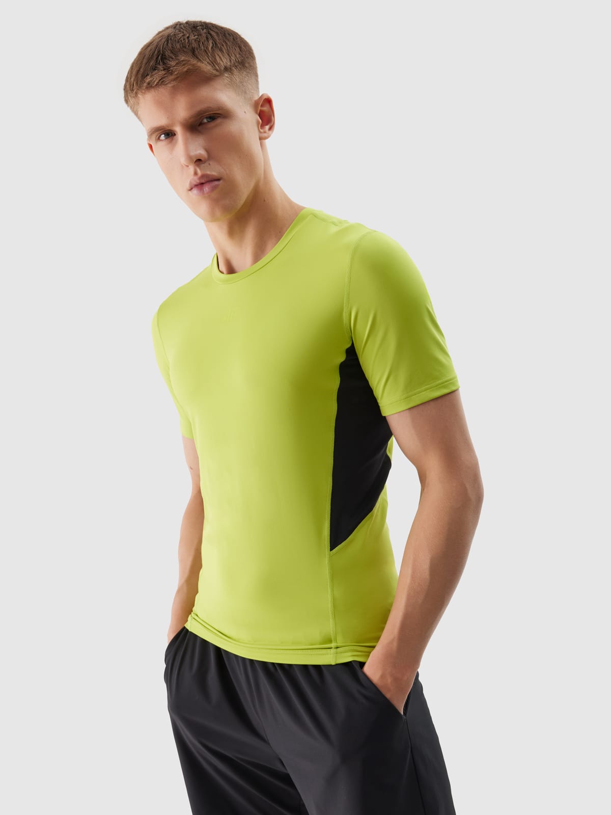 Tricou de antrenament verde antracit pentru barbati cu croiala slim si perforatii la subrat 4F