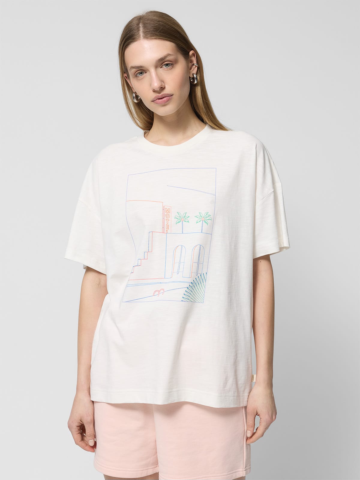 Tricou alb prafuit pentru femei cu imprimeu grafic si croiala oversize OUTHORN
