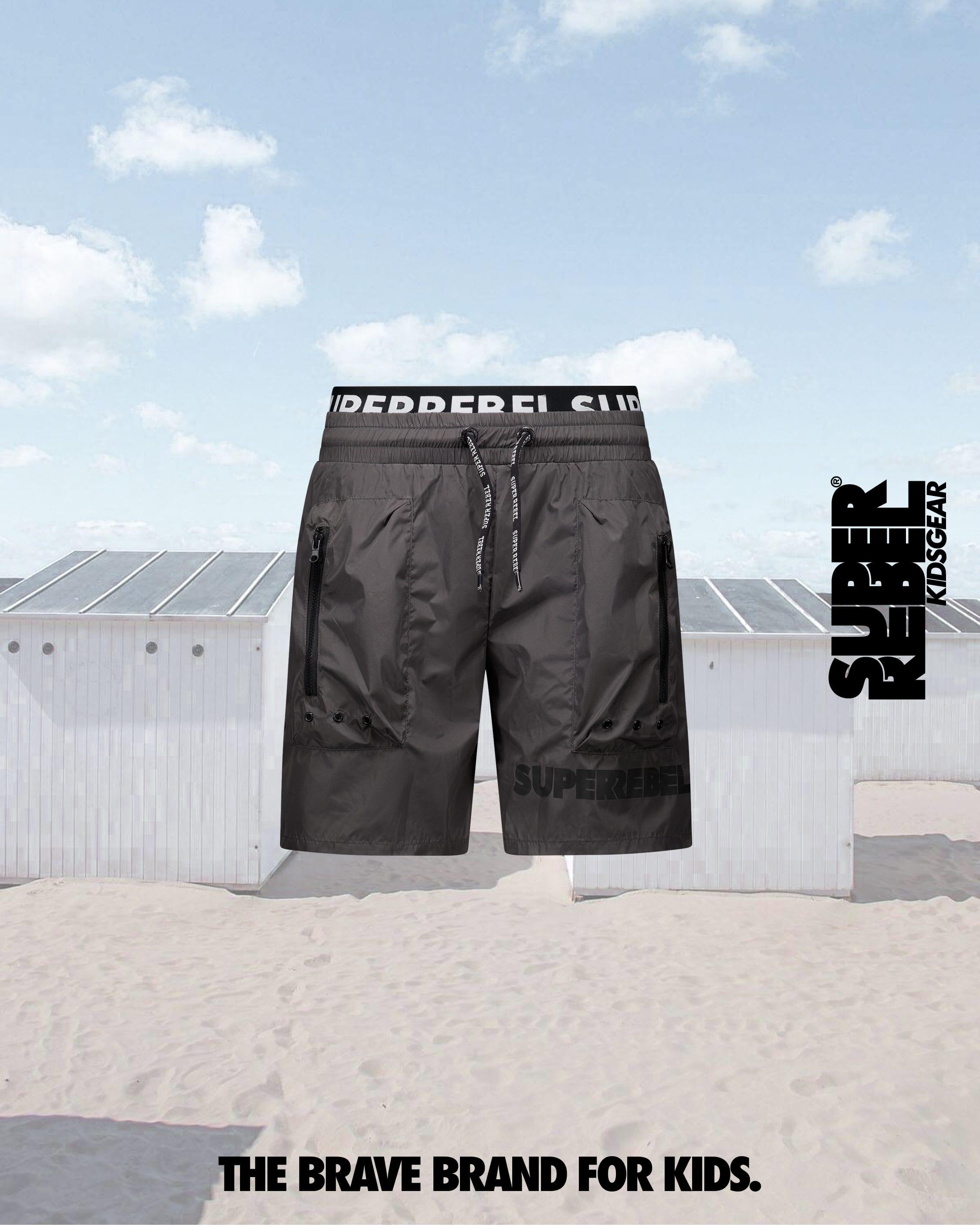 Pantaloni scurți băieți Vulcano gri închis cu buzunare cu fermoar, impermeabili și talie ajustabilă